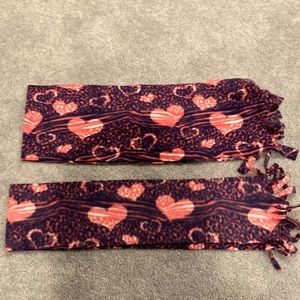 2 Heart 💜 💗 Scarves🧣